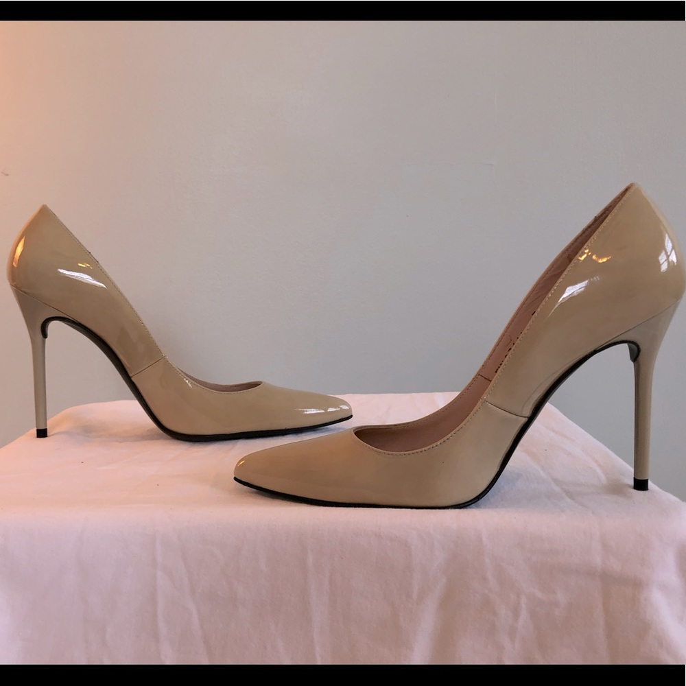 Stuart Weitzman Nouveau Stiletto Patent US 7.5
